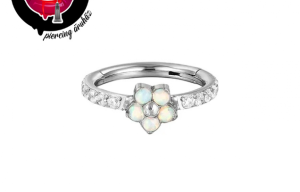 Ezüst színű karika opal szerű kövekkel