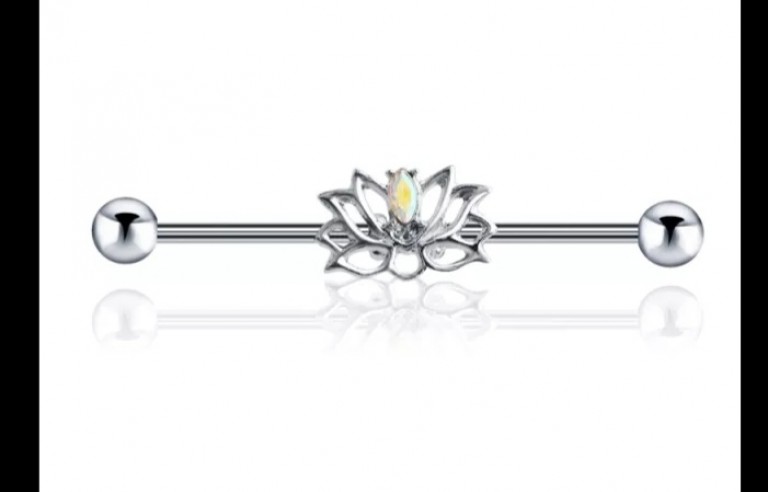 INDUSTRIAL PIERCING lótusz virággal