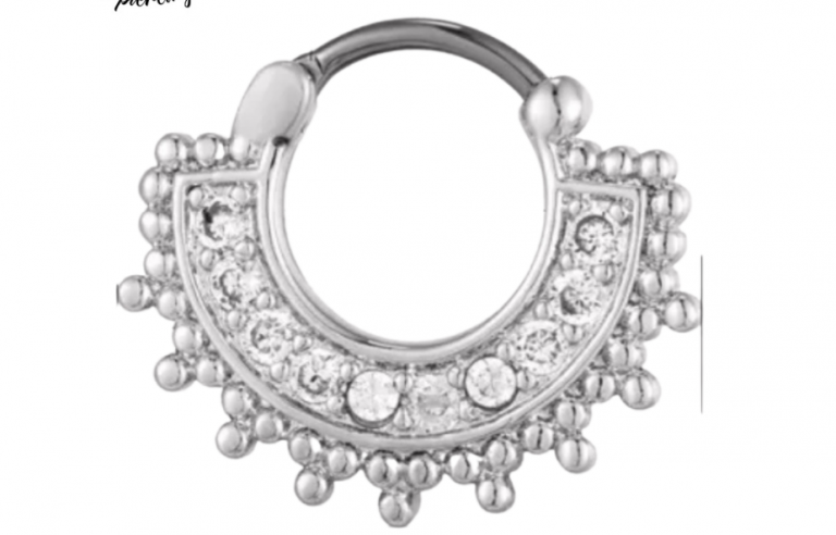 Septum piercing kövekkel